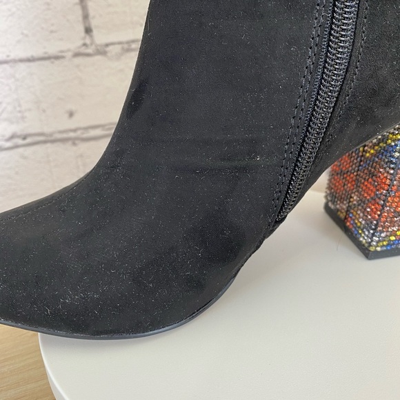 Betsey Johnson Kassie Black Suede Ankle Boots size 8 - Picture 11 of 13